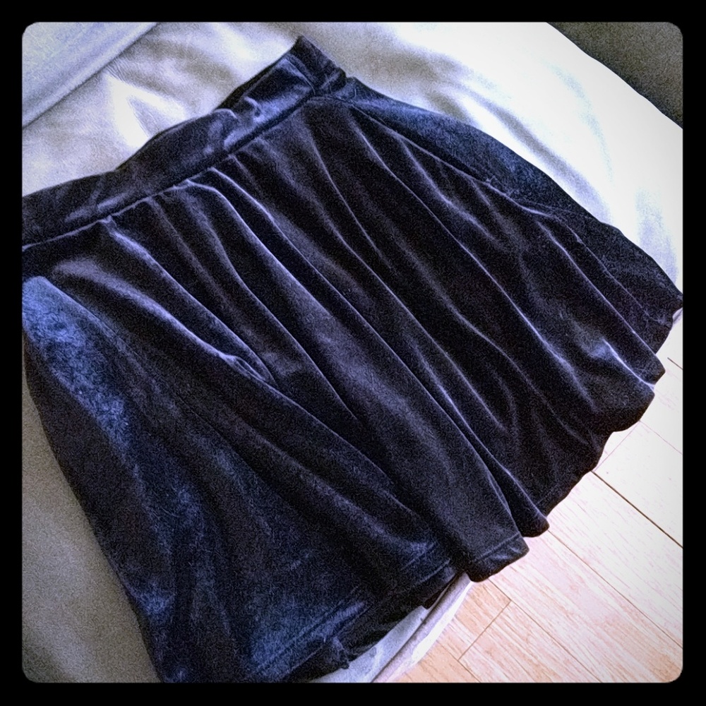 Black velvet skirt, barely used
